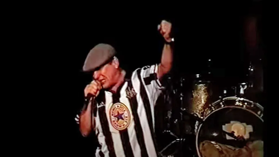 Rare Footage of AC/DC’s Brian Johnson Powering Through Toto’s “Hold The ...